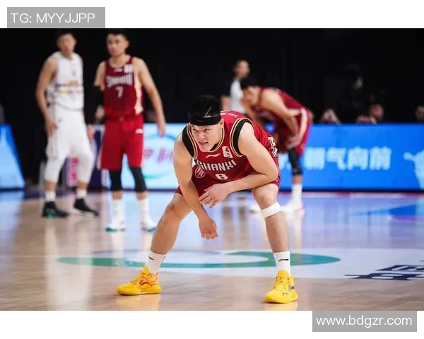 张宁三分投射助力球队逆转胜利展现超强投篮能力与比赛智慧 张宁三分投射助力球队逆转胜利展现超强投篮能力与比赛智慧