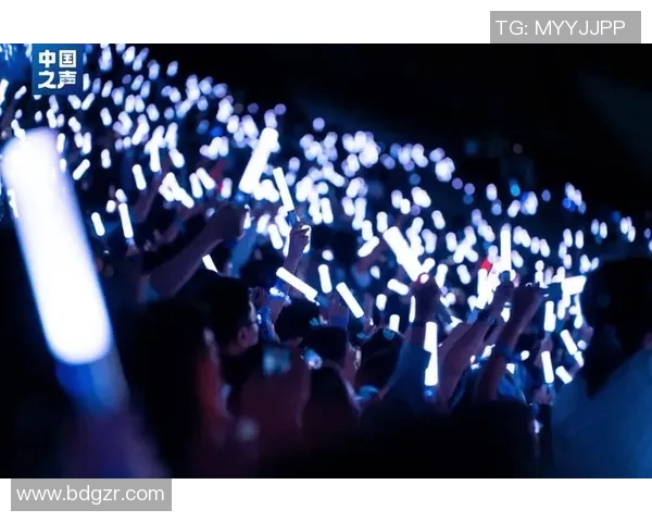 米林科维奇成功举办全球巡回演唱会,粉丝疯狂求签名 米林科维奇成功举办全球巡回演唱会,粉丝疯狂求签名